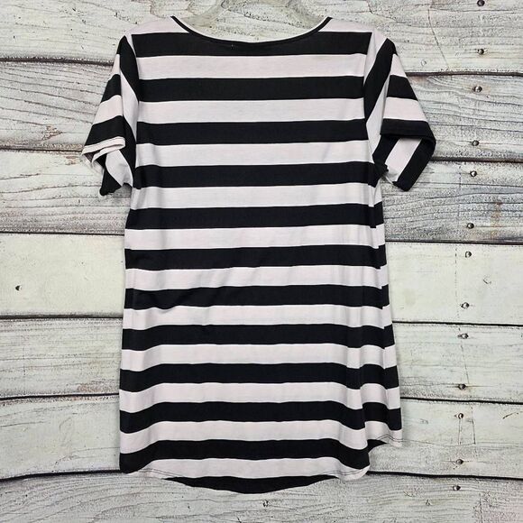 LuLaRoe Classic Tee M Black White Striped Hi Low Top - Picture 3 of 5